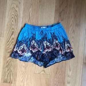 Hollister flowy shorts